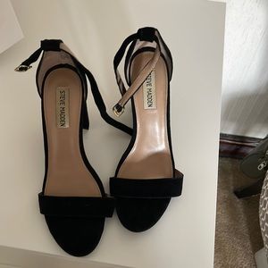 Steve Madden size 9 medium ankle strap
